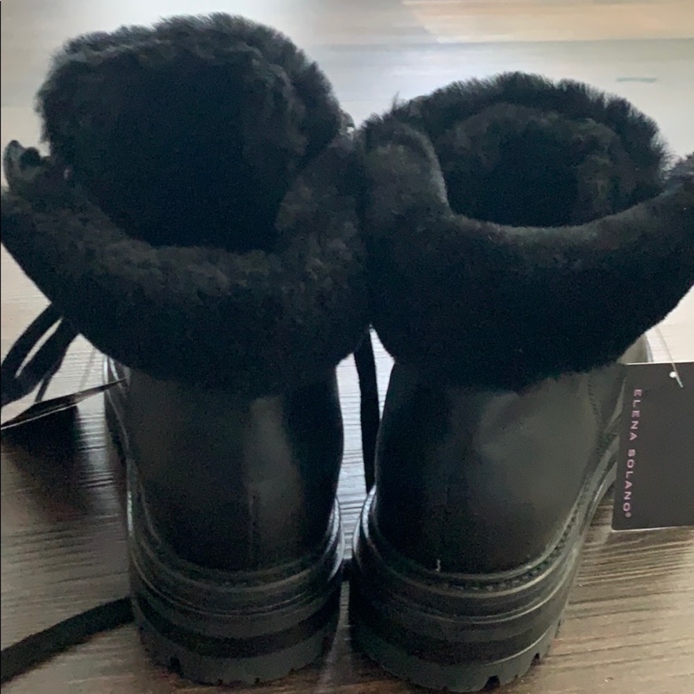 Beautiful trendy NWT black leather boots with fur - Picture 3 of 5